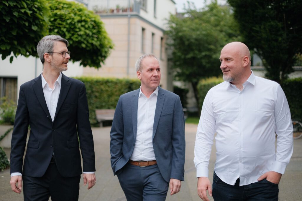 Blue Bee Intelligence - Team draußen